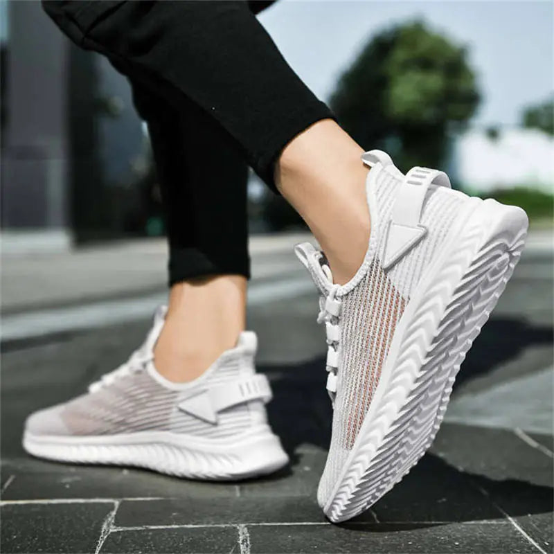 Lightweight Breathable Fly Woven Coconut Sports Shoes