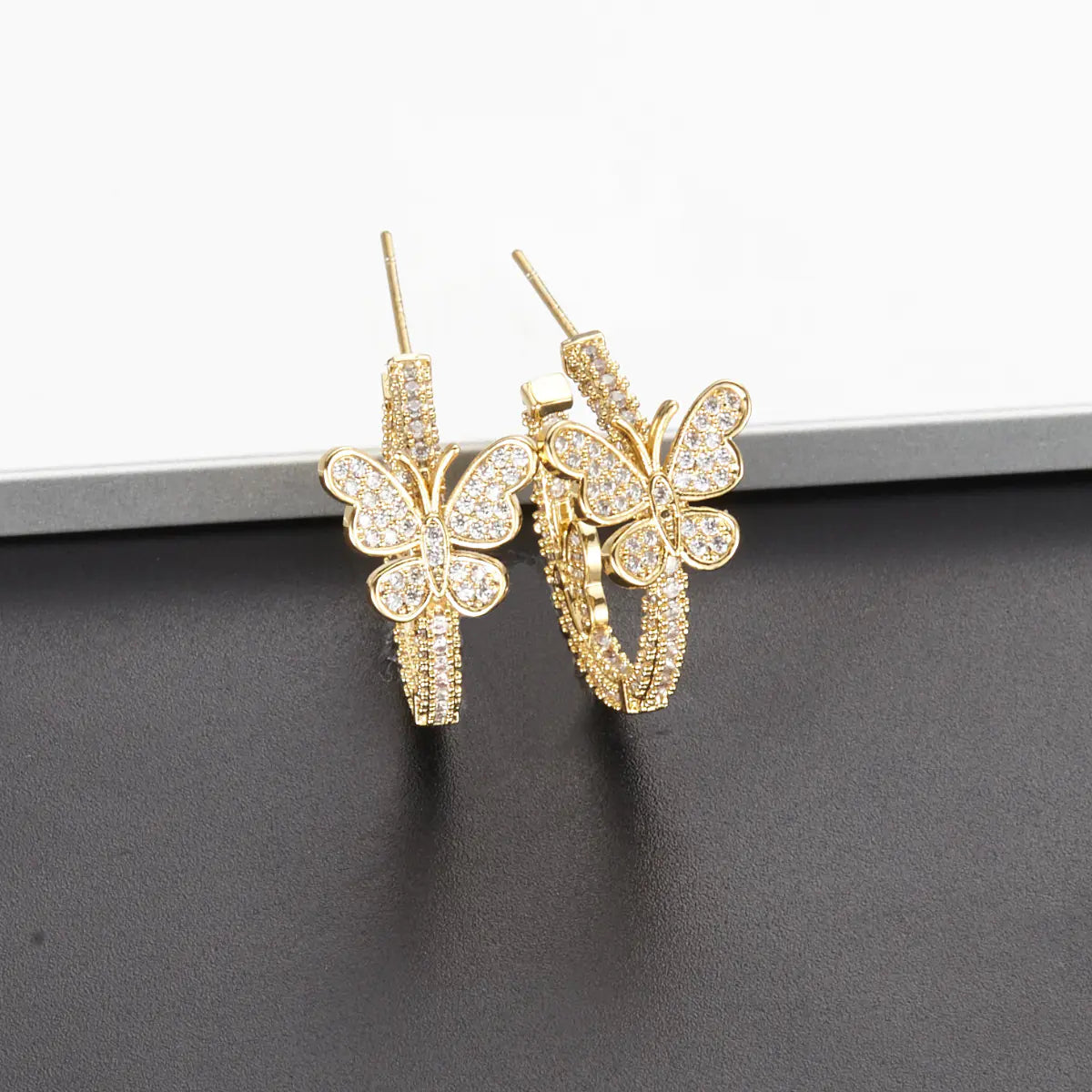 Butterfly C-Shaped Earrings with Zirconia in 925 Silver