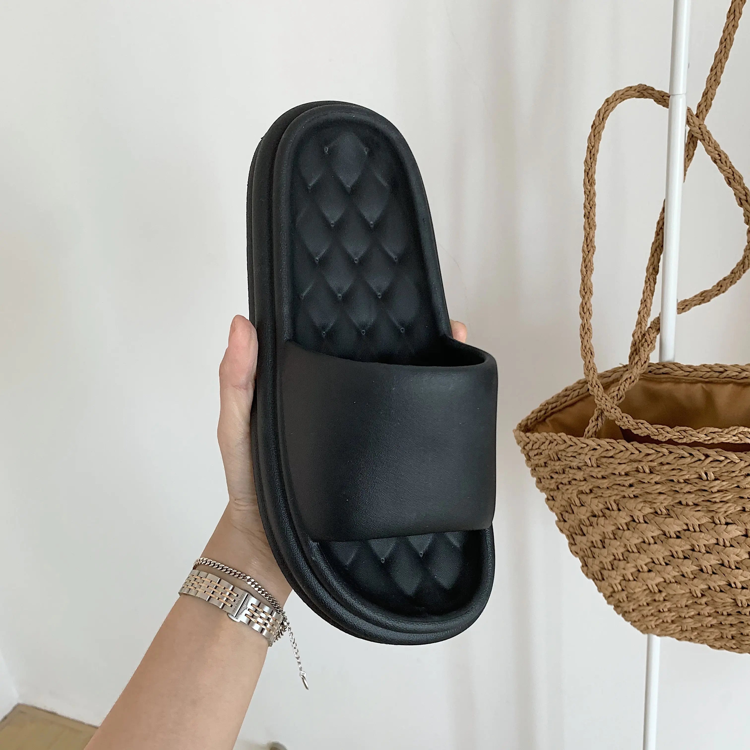 Thick-soled Non-slip Odor-resistant Bathroom Slippers