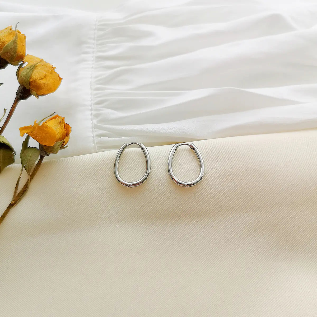 14K Gold Hyacinth Minimalist Oval Earrings for Women