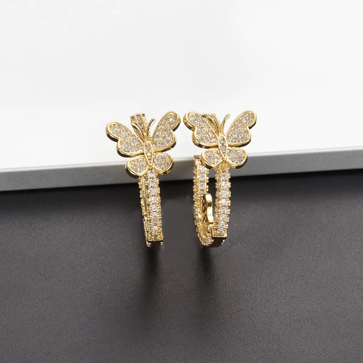 Butterfly C-Shaped Earrings with Zirconia in 925 Silver